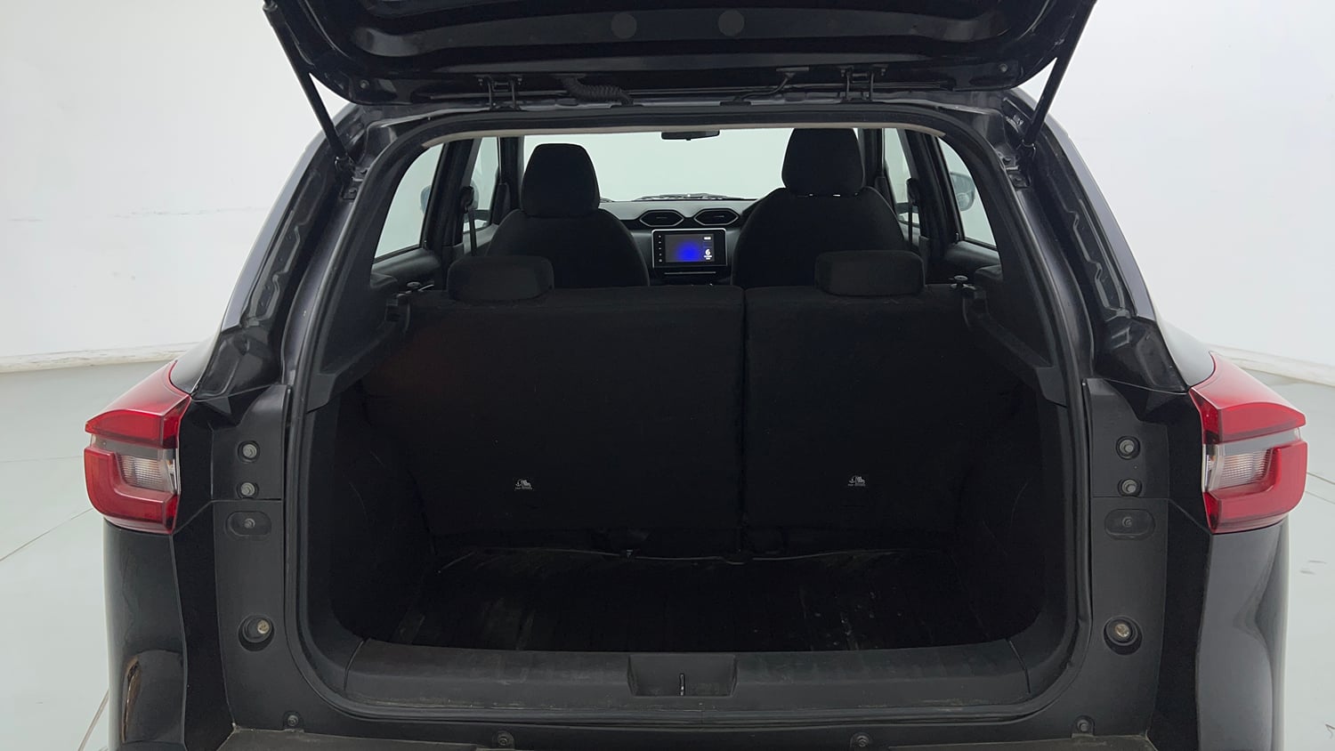 Used 2022 Nissan Magnite XV Premium Turbo CVT Petrol Automatic interior DICKY INSIDE VIEW