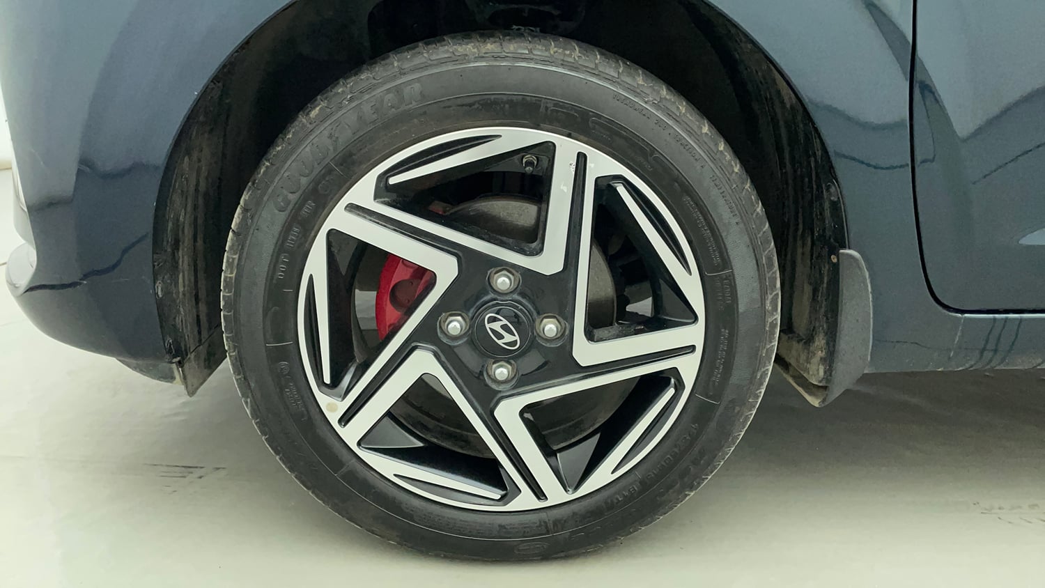 Used 2025 Hyundai Grand i10 Nios Sportz (O) 1.2 Kappa VTVT Petrol Manual tyres LEFT FRONT TYRE RIM VIEW