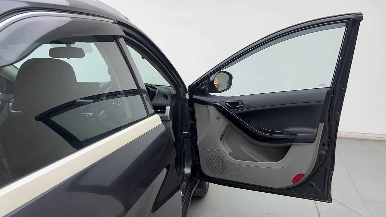 Used 2018 Tata Nexon XM Petrol Manual interior RIGHT FRONT DOOR OPEN VIEW