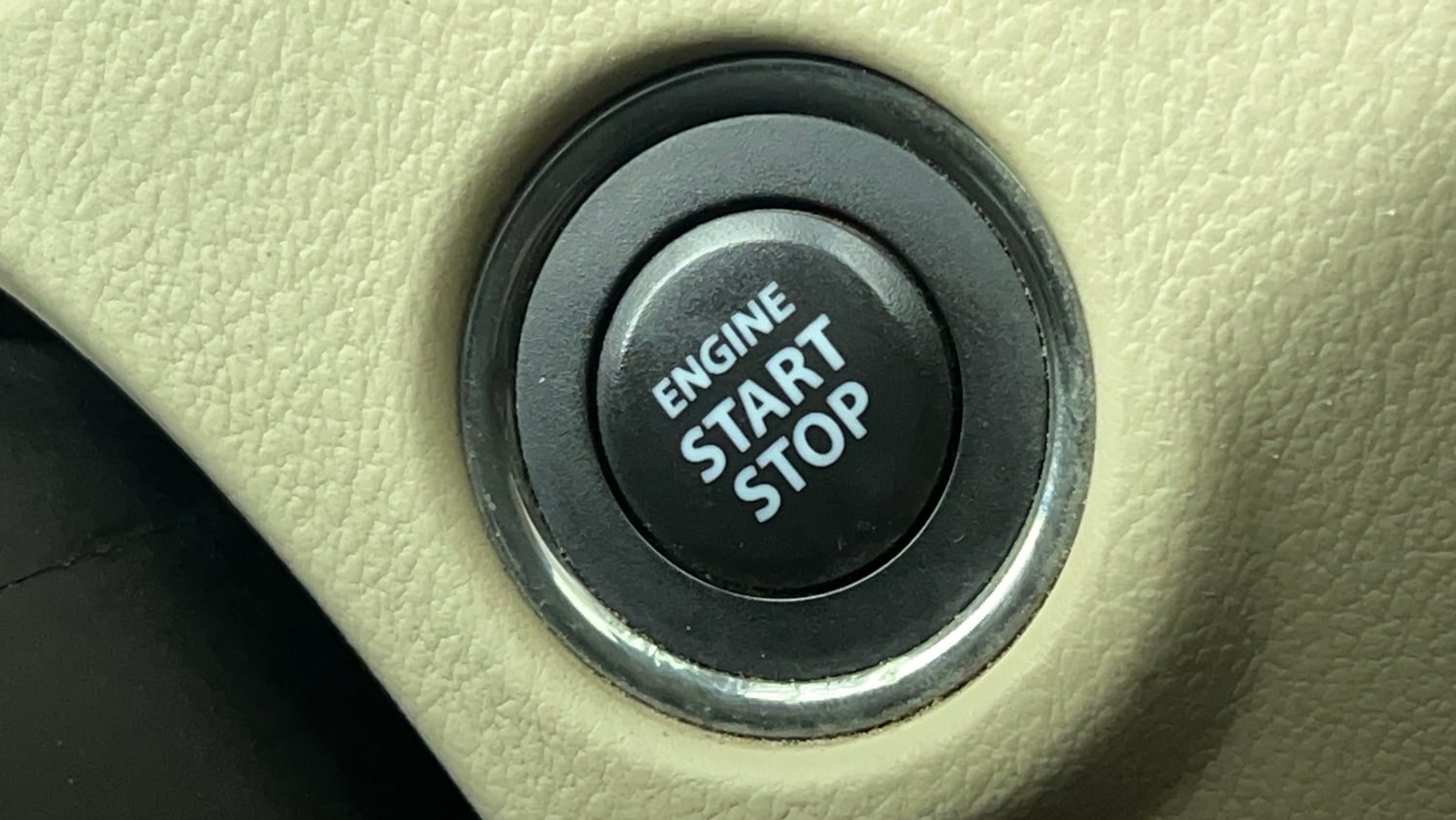 Used 2016 Maruti Suzuki Ciaz ZXi Petrol Manual top_features Keyless start