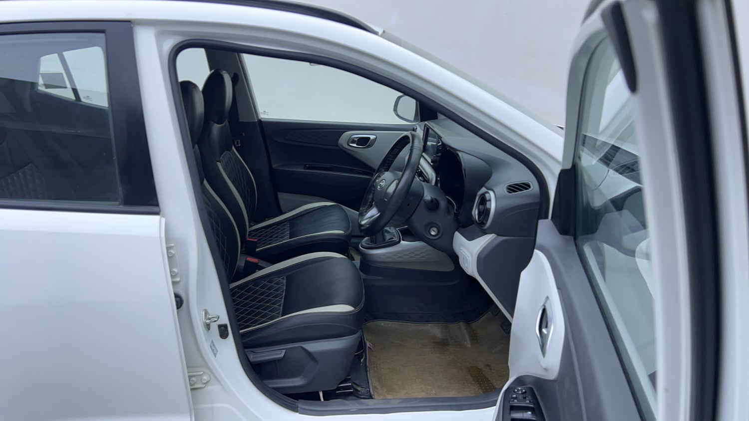 Used 2022 Hyundai Grand i10 Nios Sportz 1.2 Kappa VTVT CNG Cng Manual interior RIGHT SIDE FRONT DOOR CABIN VIEW