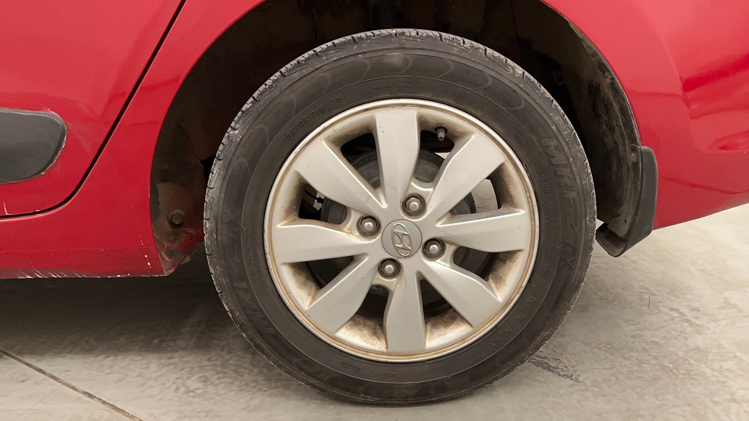 Used 2016 Hyundai Xcent SX 1.2 Petrol Manual tyres LEFT REAR TYRE RIM VIEW