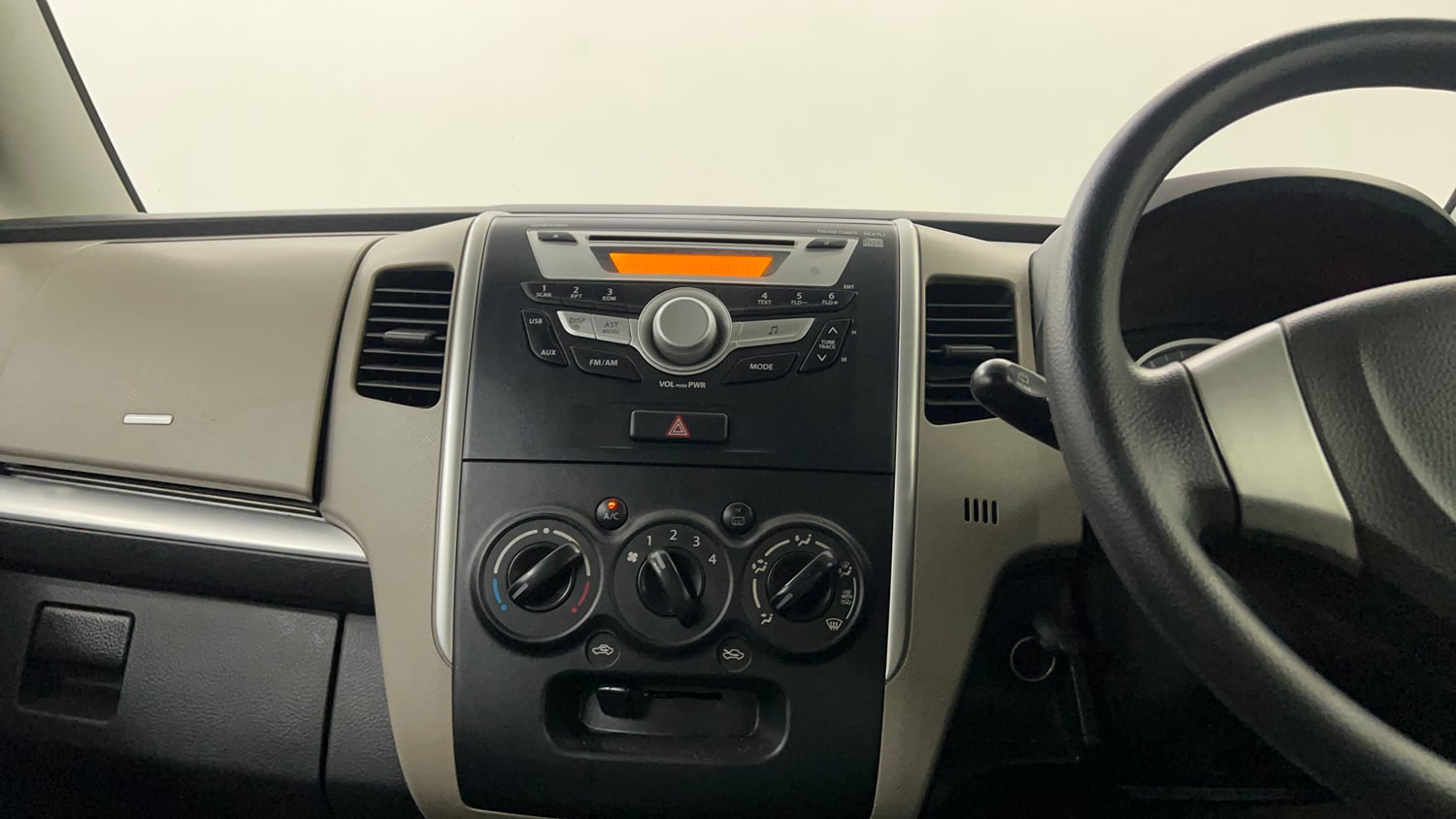 Used 2017 Maruti Suzuki Wagon R VXI Petrol Manual interior MUSIC SYSTEM & AC CONTROL VIEW