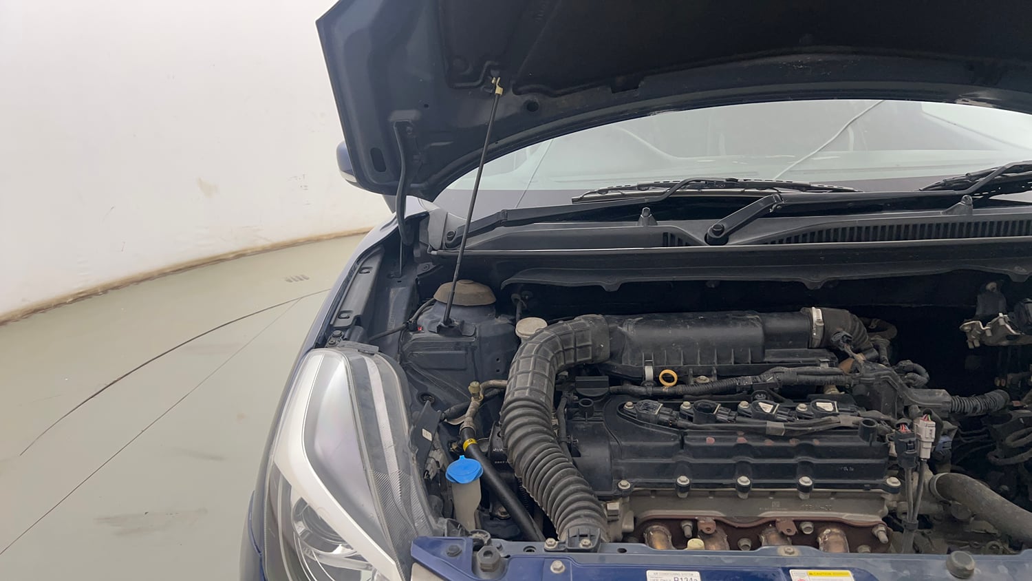 Used 2019 Maruti Suzuki Baleno Delta Petrol Manual engine ENGINE RIGHT SIDE HINGE & APRON VIEW