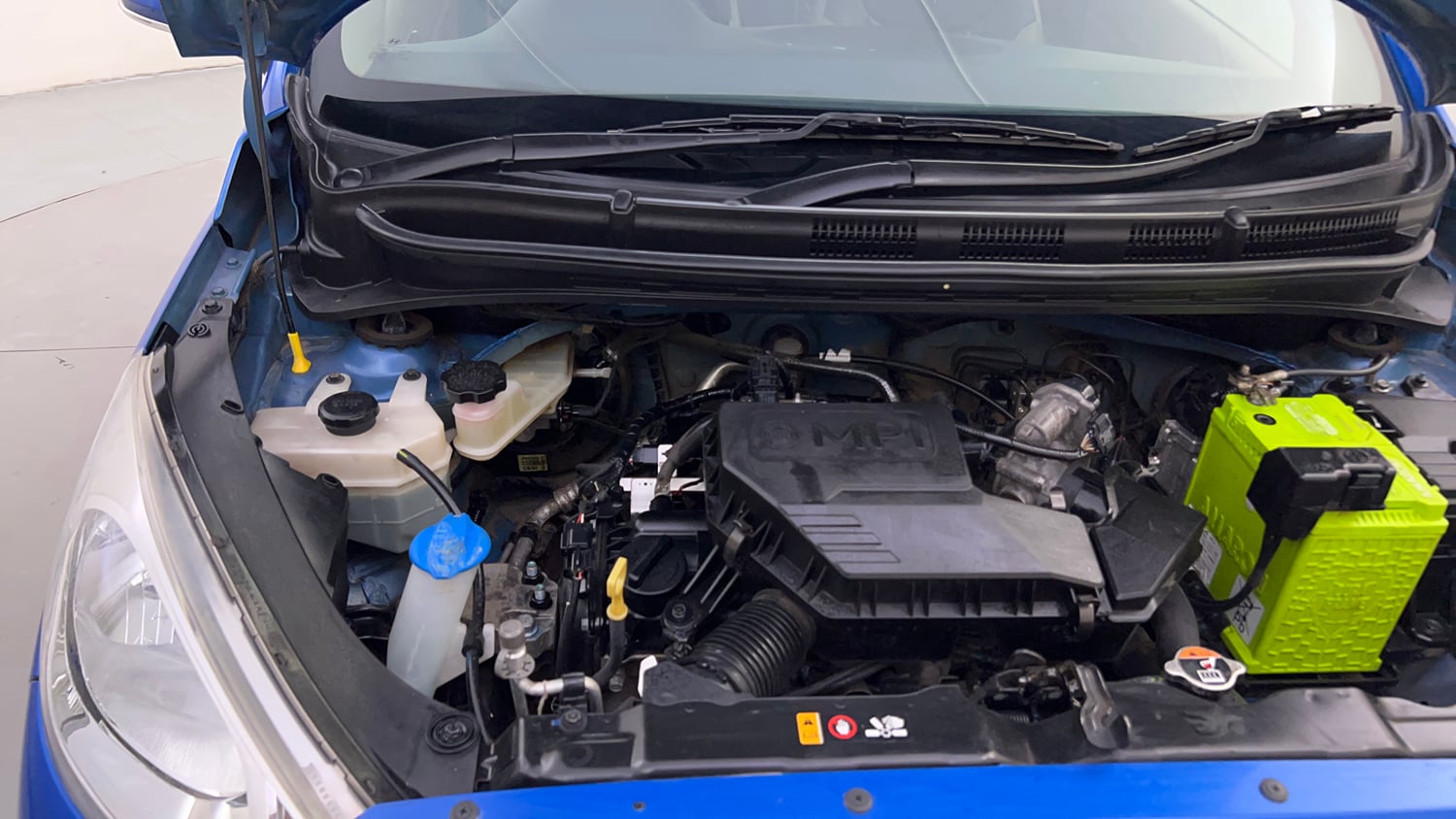 Used 2019 Hyundai Santro Asta Petrol Manual engine ENGINE RIGHT SIDE HINGE & APRON VIEW