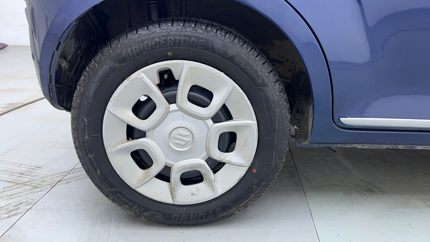 Used 2018 Maruti Suzuki Ignis Delta 1.2 AMT Petrol Automatic tyres RIGHT REAR TYRE RIM VIEW