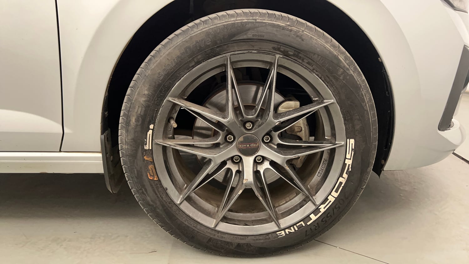 Used 2023 Skoda Slavia Ambition 1.5L TSI MT Petrol Manual tyres RIGHT FRONT TYRE RIM VIEW