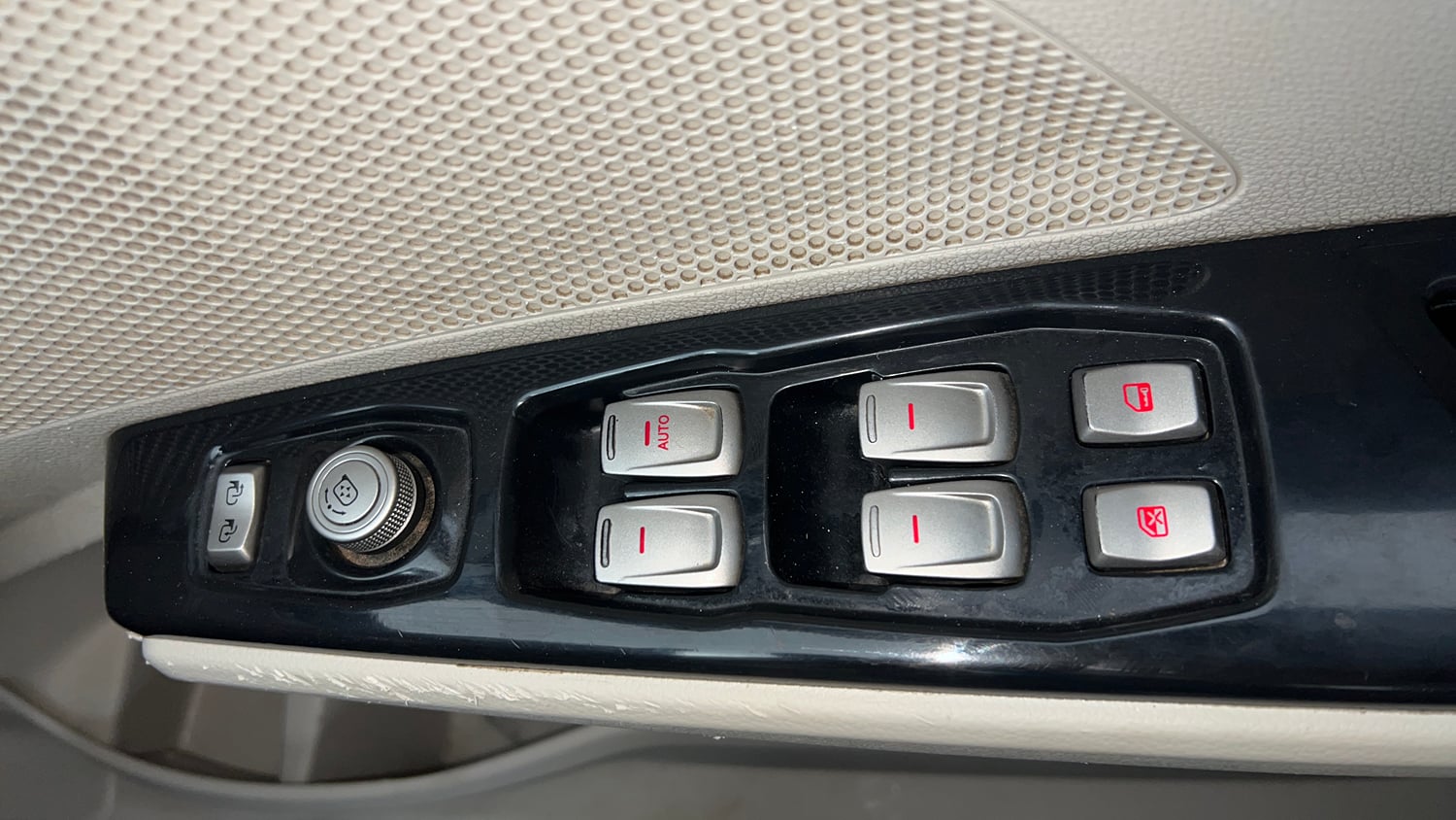 Used 2019 Mahindra XUV 300 1.5 W8 (O) Diesel Manual top_features Cruise control