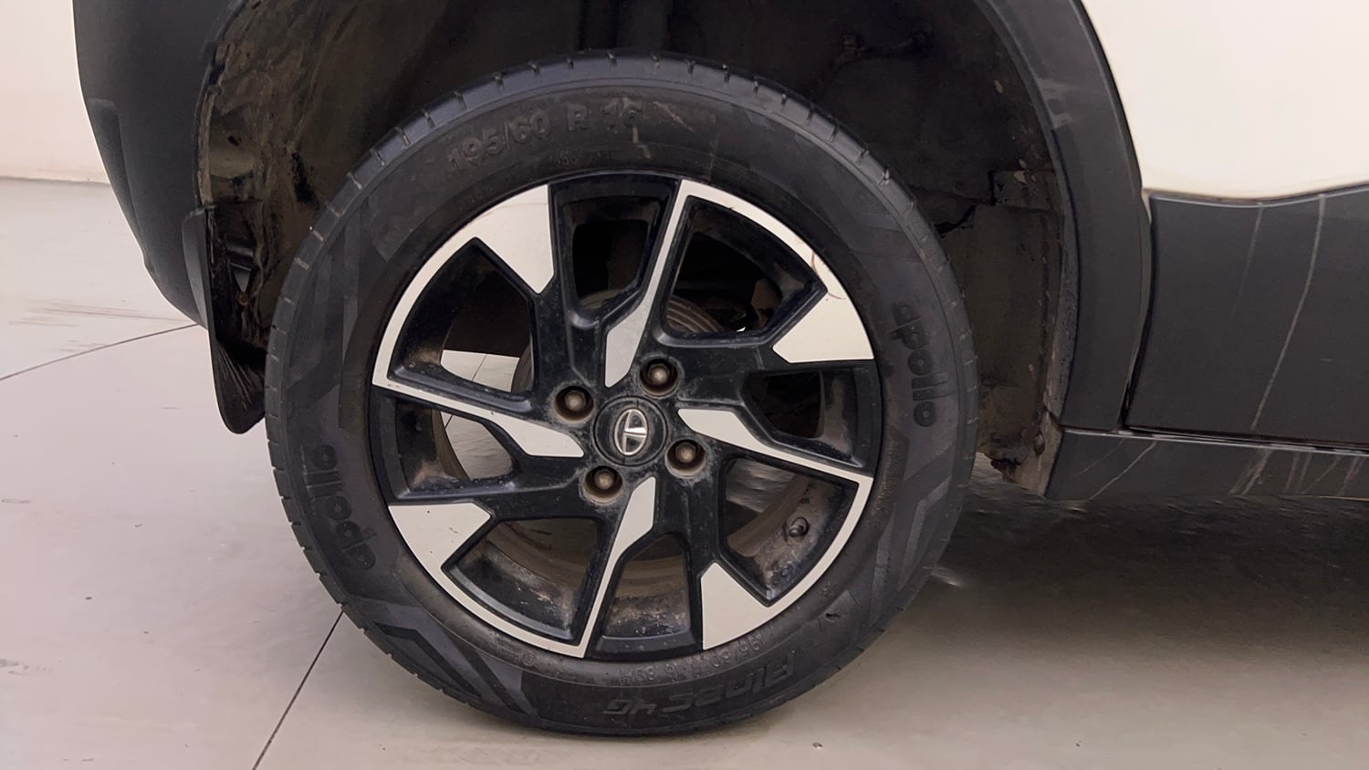 Used 2022 Tata Punch Creative AMT Petrol Automatic tyres RIGHT REAR TYRE RIM VIEW