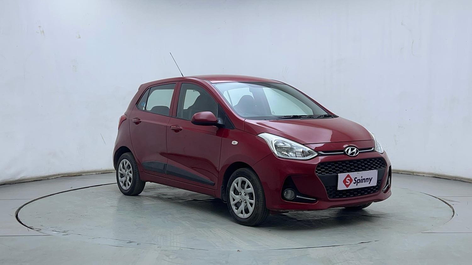 Used 2017 Hyundai Grand i10 Magna AT 1.2 Kappa VTVT Petrol Automatic exterior RIGHT FRONT CORNER VIEW