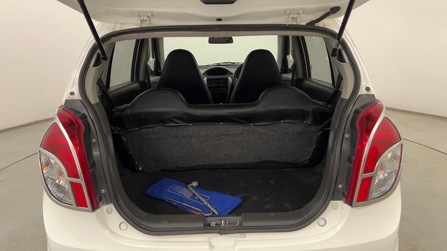 Used 2018 Maruti Suzuki Alto 800 LXi (O) Petrol Manual interior DICKY INSIDE VIEW