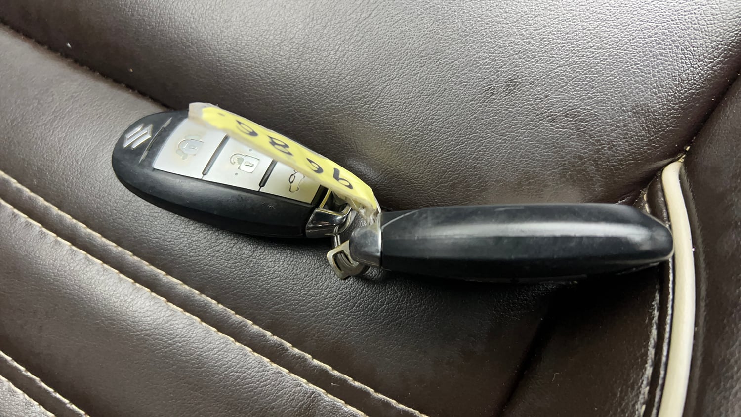 Used 2020 maruti-suzuki Vitara Brezza VXi Petrol Manual extra CAR KEY VIEW
