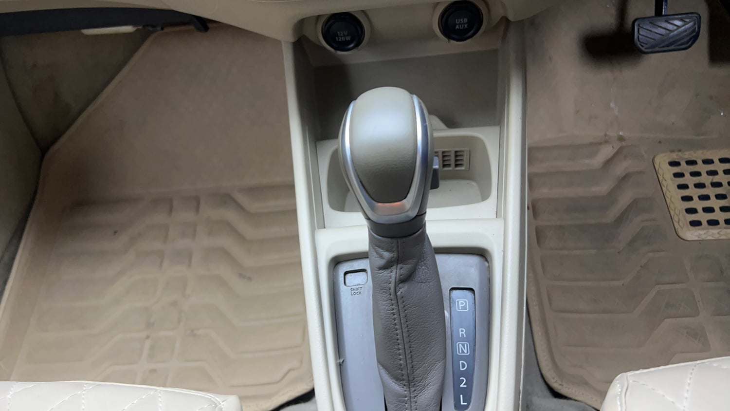 Used 2021 Maruti Suzuki New Ertiga ZXi AT Petrol Automatic interior GEAR  KNOB VIEW