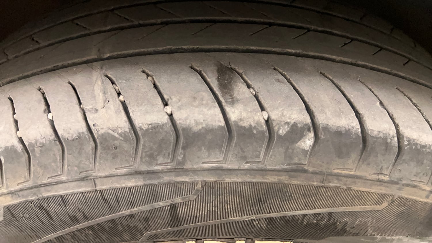 Used 2023 Skoda Slavia Ambition 1.5L TSI MT Petrol Manual tyres LEFT FRONT TYRE TREAD VIEW
