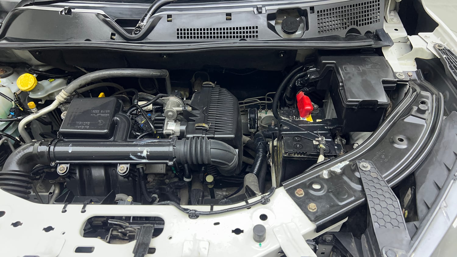 Used 2021 Nissan Magnite XE Petrol Manual engine ENGINE LEFT SIDE VIEW