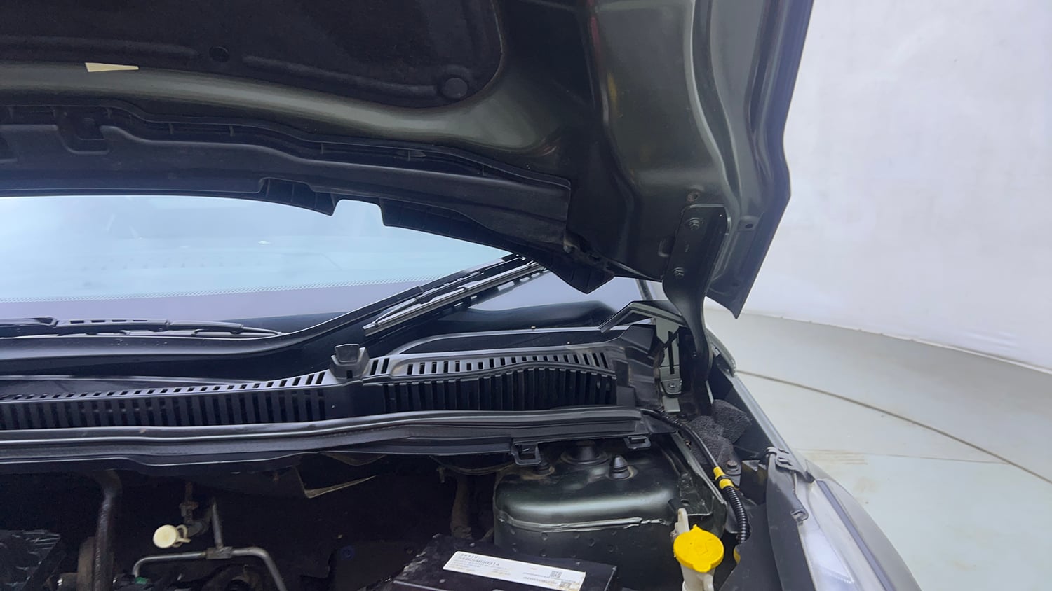 Used 2021 Tata Nexon XZ Plus Petrol Manual engine ENGINE LEFT SIDE HINGE & APRON VIEW