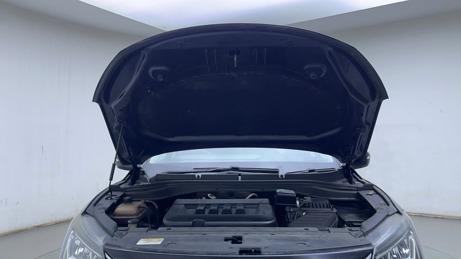 Used 2022 Mahindra XUV700 AX 5 Diesel MT 7 STR Diesel Manual engine ENGINE & BONNET OPEN FRONT VIEW