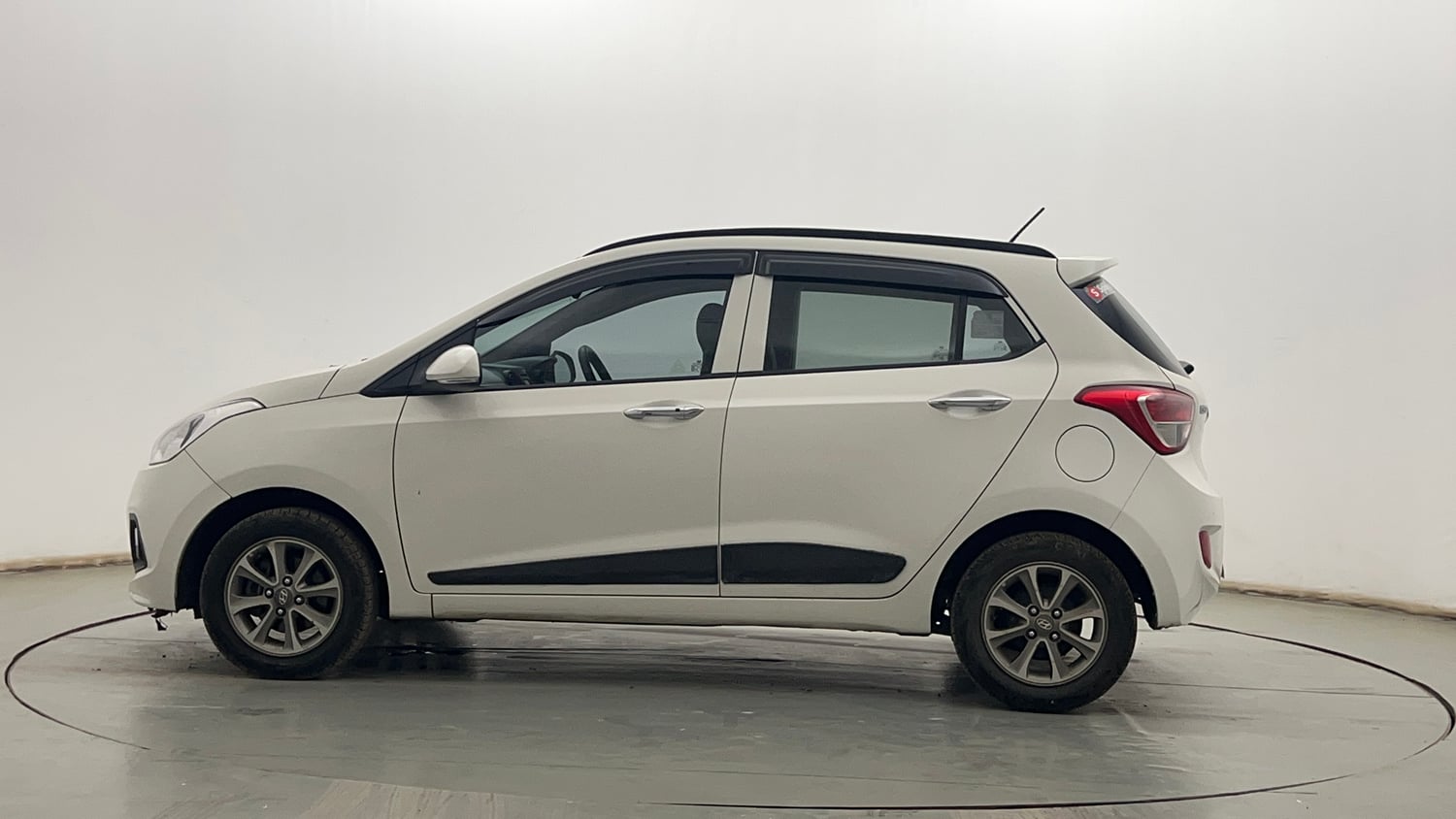 Used 2014 Hyundai Grand i10 Asta 1.2 Kappa VTVT (O) Petrol Manual exterior LEFT SIDE VIEW