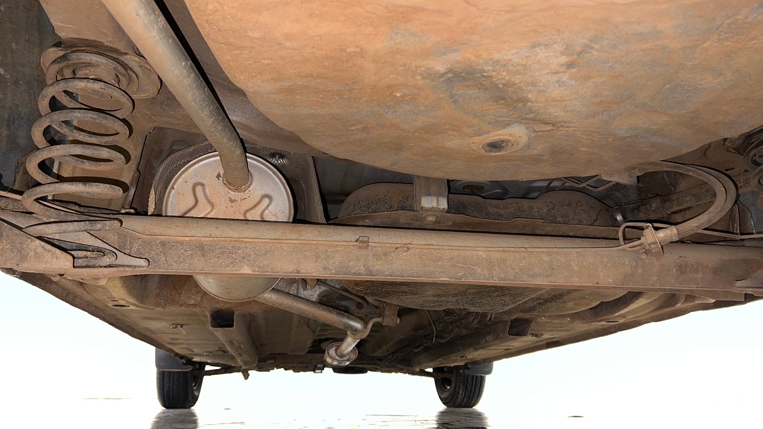 Used 2017 Renault Kwid 1.0 RXT Petrol Manual extra REAR UNDERBODY VIEW (TAKEN FROM REAR)