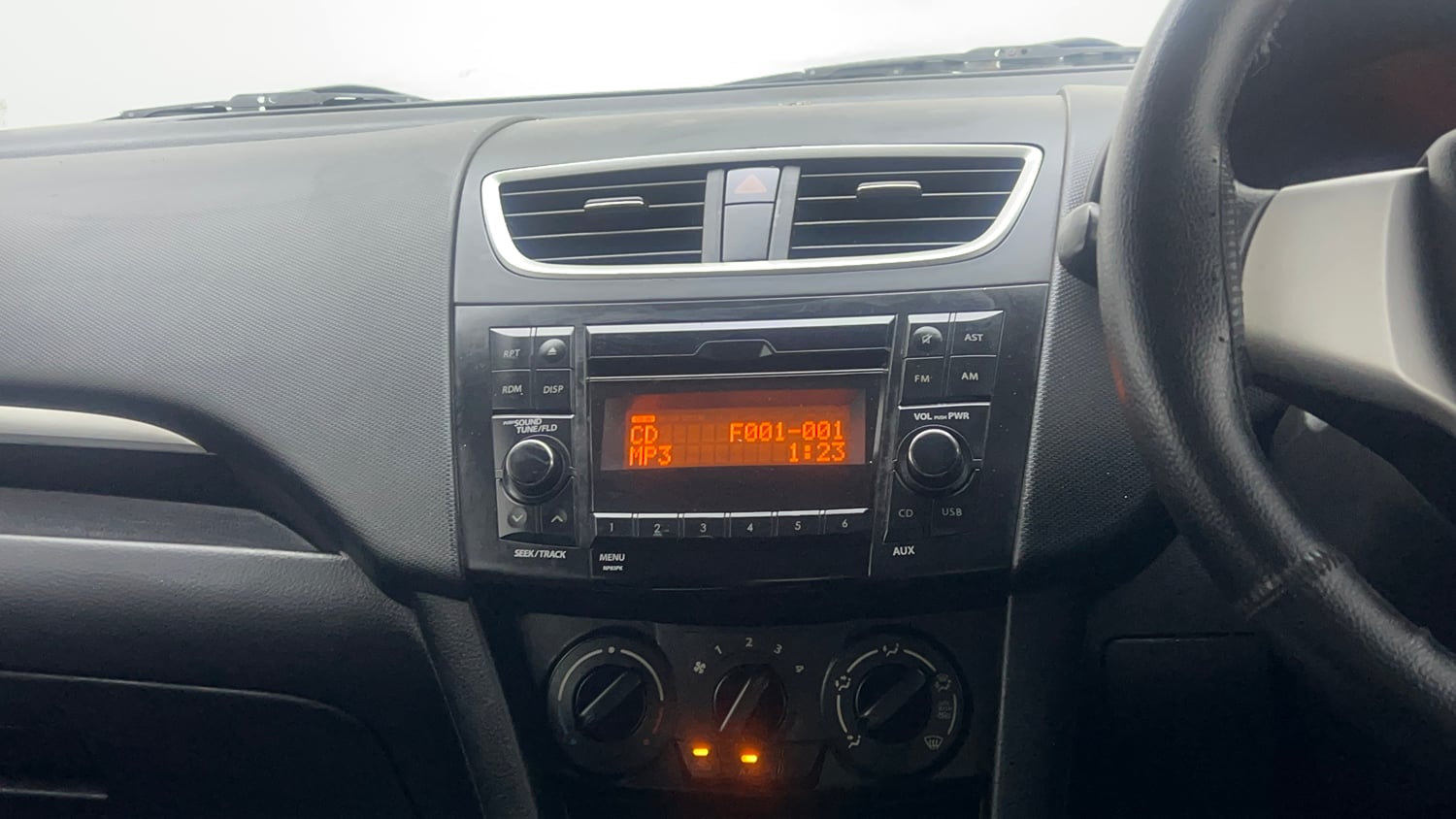 Used 2015 Maruti Suzuki Swift VXi Petrol Manual interior MUSIC SYSTEM & AC CONTROL VIEW