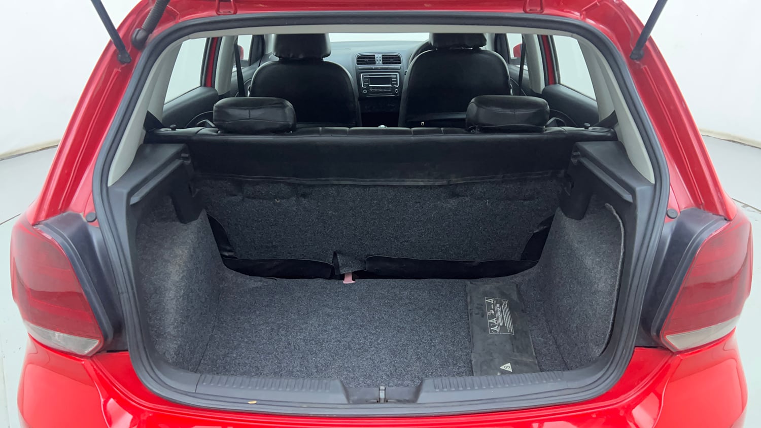 Used 2019 Volkswagen Polo Comfortline 1.0L (P) Petrol Manual interior DICKY INSIDE VIEW