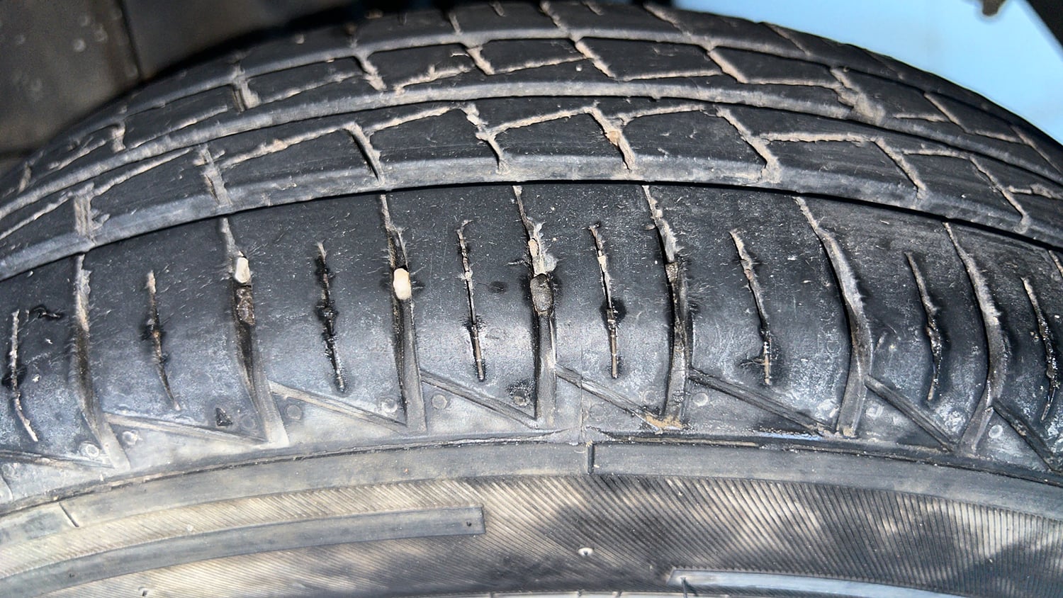 Used 2023 Maruti Suzuki Alto 800 VXi Petrol Manual tyres LEFT REAR TYRE TREAD VIEW