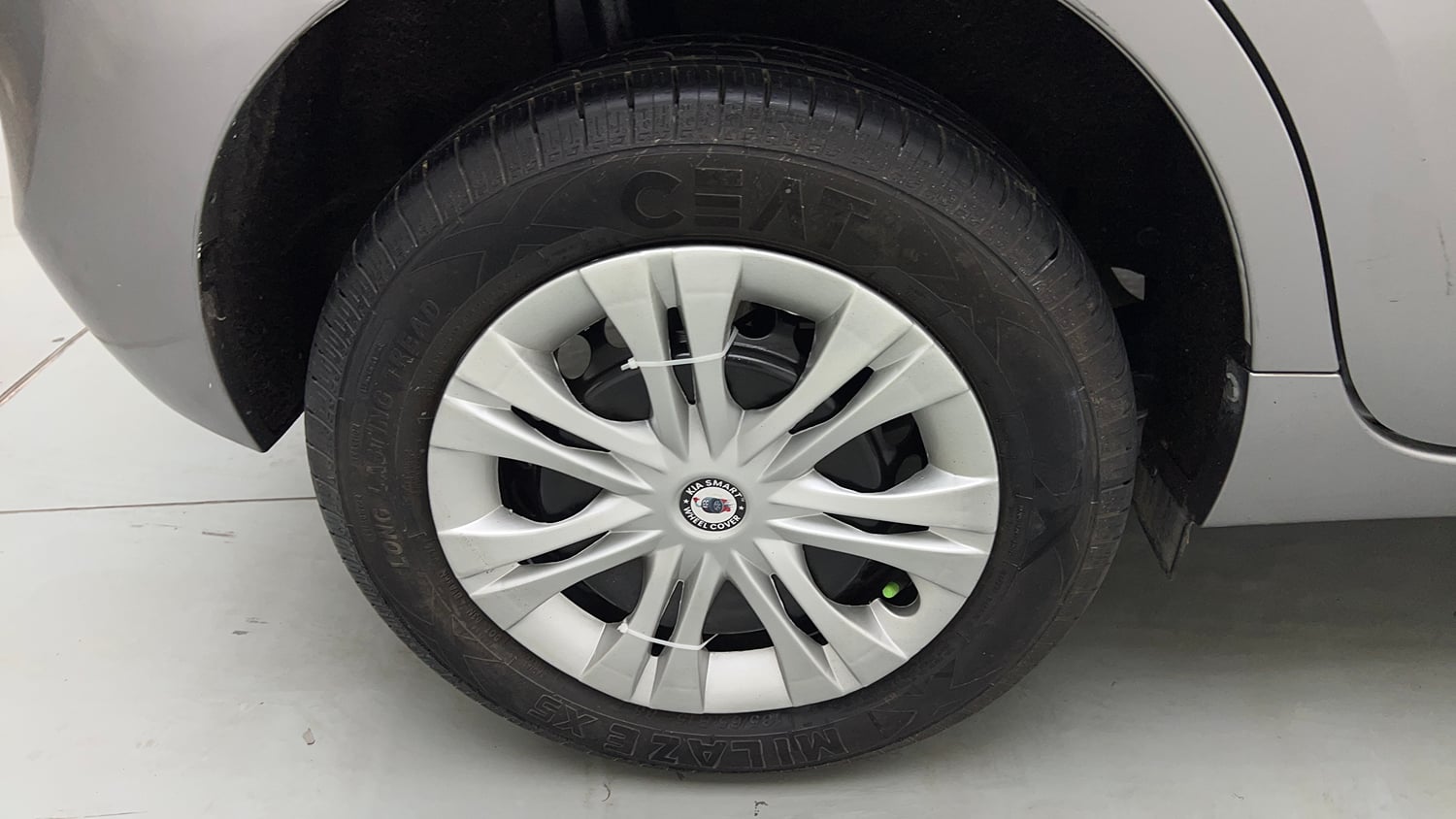 Used 2018 Maruti Suzuki Baleno Delta 1.2 AT Petrol Automatic tyres RIGHT REAR TYRE RIM VIEW