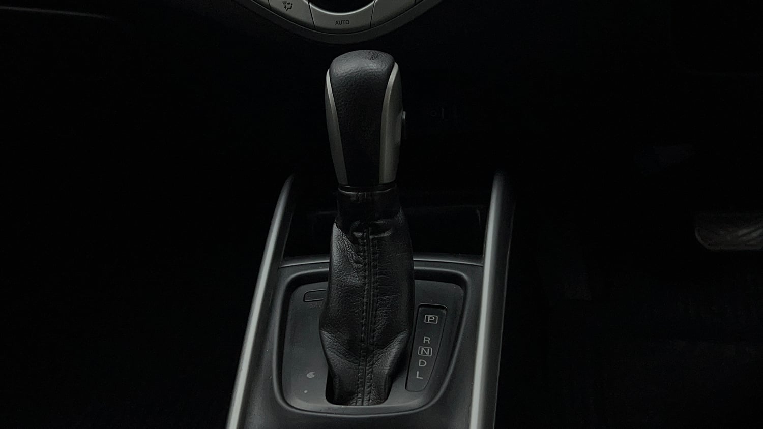 Used 2018 Maruti Suzuki Baleno Delta 1.2 AT Petrol Automatic interior GEAR  KNOB VIEW