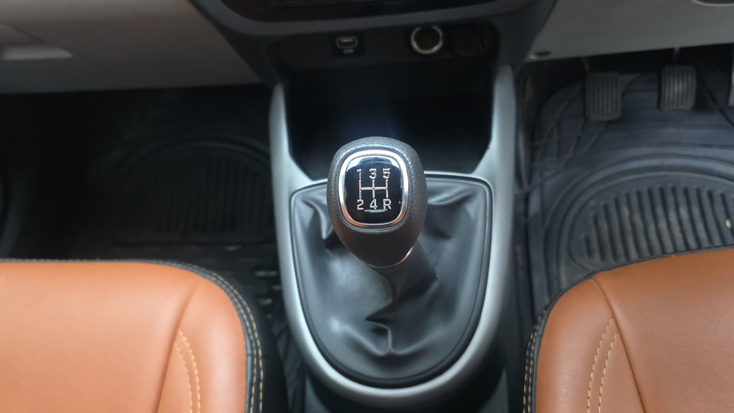 Used 2020 Hyundai Grand i10 Nios Sportz 1.2 Kappa VTVT Petrol Manual interior GEAR  KNOB VIEW