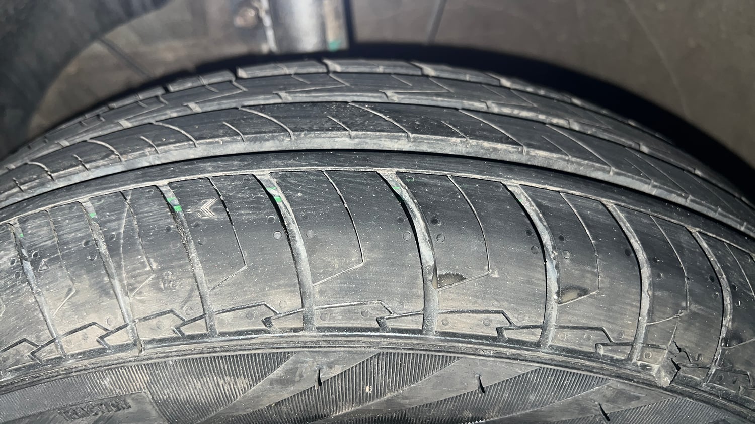 Used 2021 Maruti Suzuki Swift VXi AMT Petrol Automatic tyres LEFT FRONT TYRE TREAD VIEW