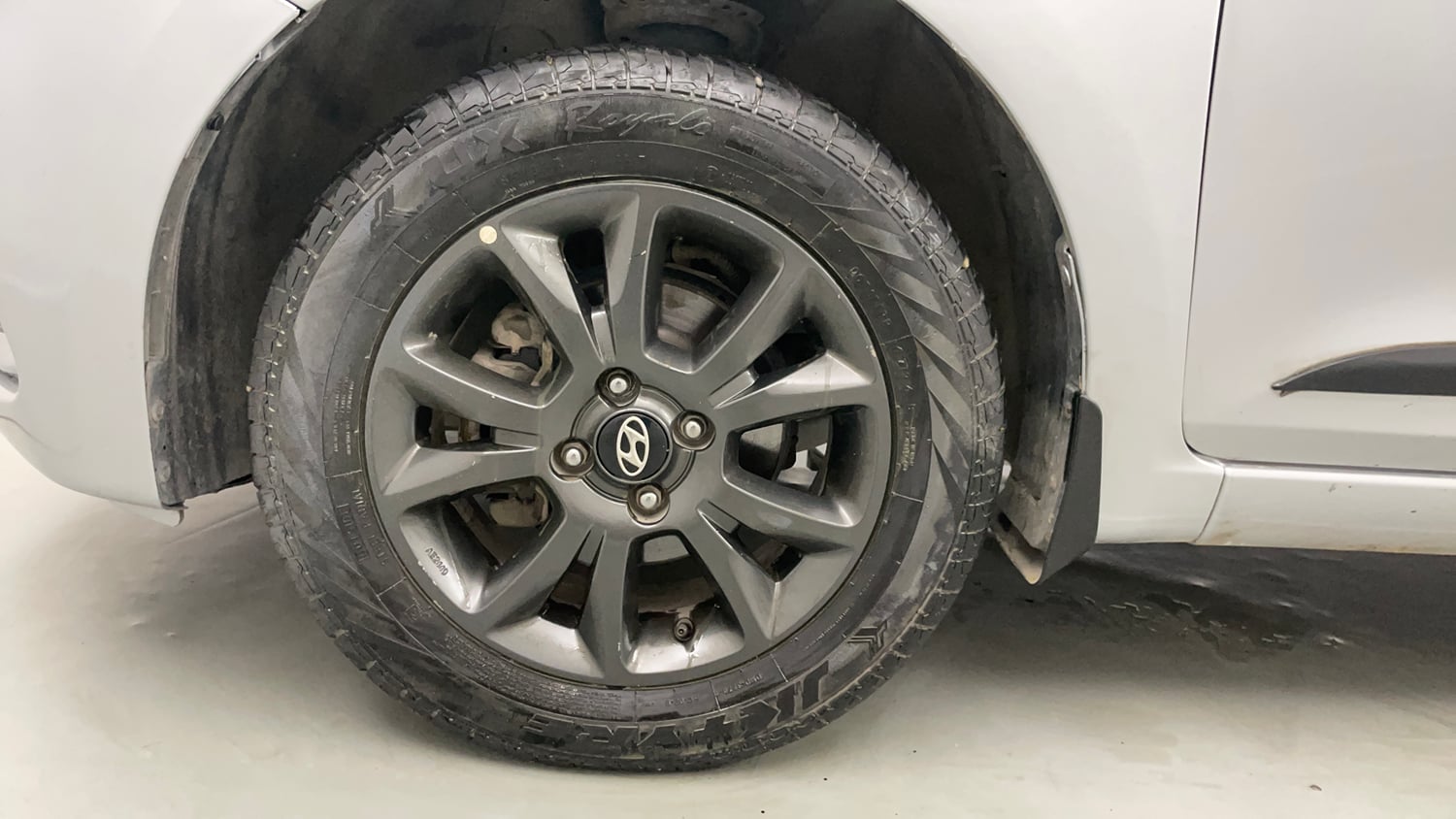 Used 2020 Hyundai Elite i20 Sportz Plus 1.2 Petrol Manual tyres LEFT FRONT TYRE RIM VIEW