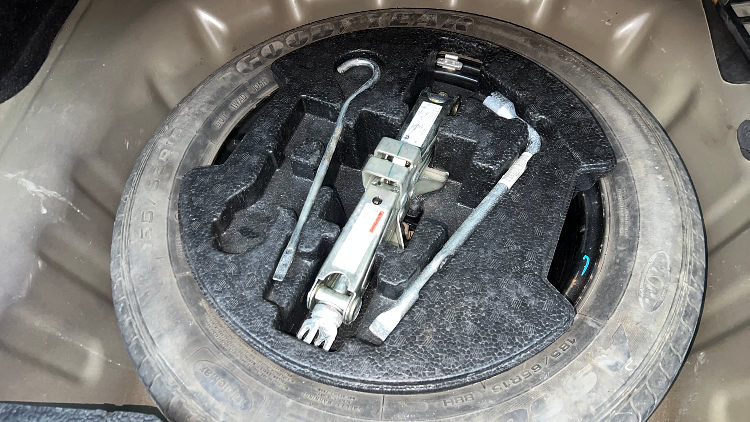 Used 2016 Maruti Suzuki Ciaz ZXi Petrol Manual tyres SPARE TYRE VIEW