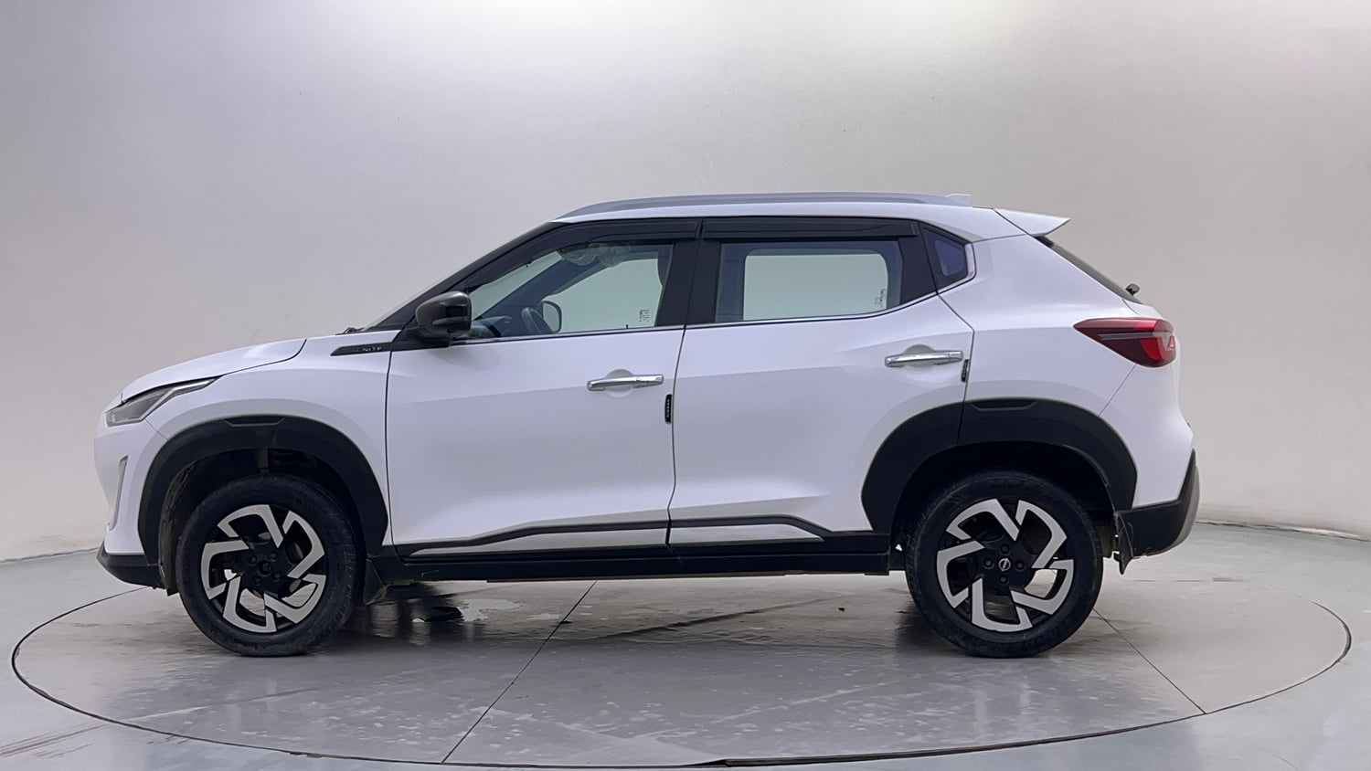 Used 2022 Nissan Magnite XV Premium Turbo Petrol Manual exterior LEFT SIDE VIEW