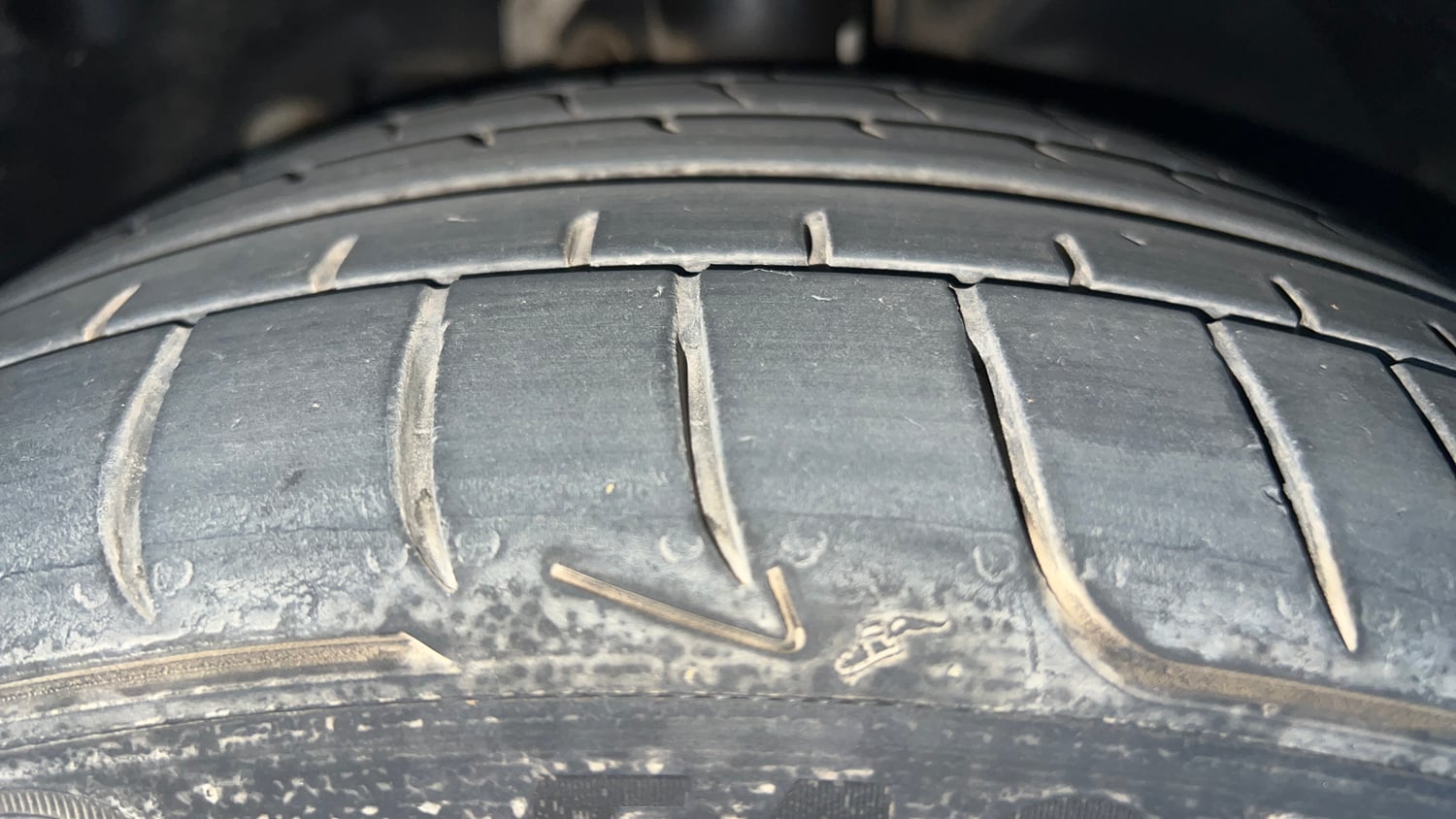Used 2023 Mini Cooper SE 3-Door Electric Automatic tyres RIGHT FRONT TYRE TREAD VIEW