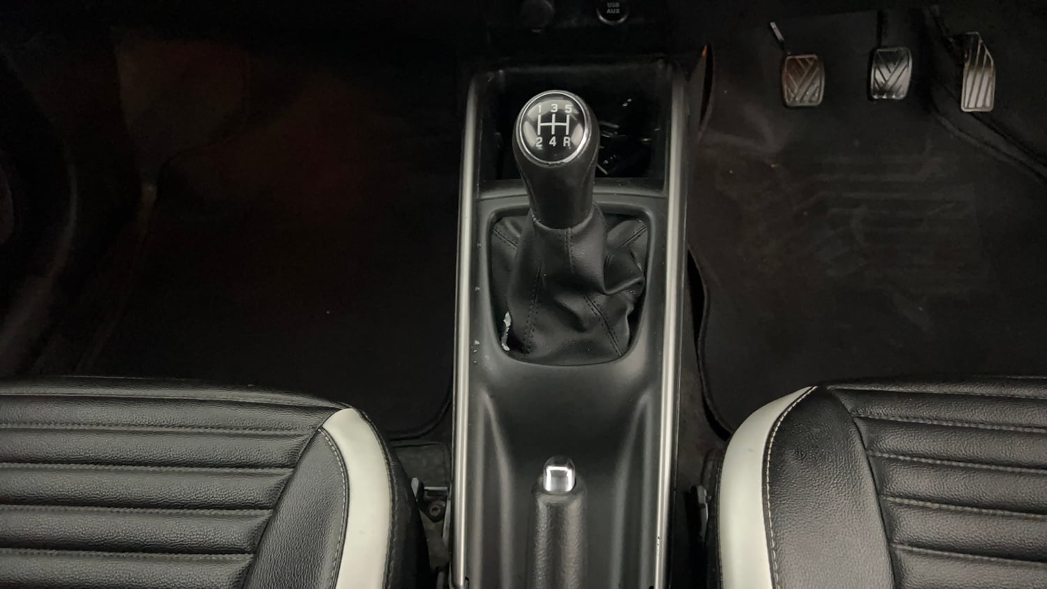 Used 2020 Maruti Suzuki Baleno Zeta Petrol Manual interior GEAR  KNOB VIEW