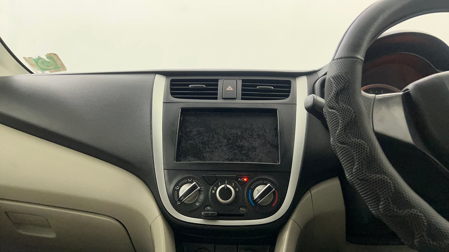 Used 2016 Maruti Suzuki Celerio VXi AMT Petrol Automatic interior MUSIC SYSTEM & AC CONTROL VIEW