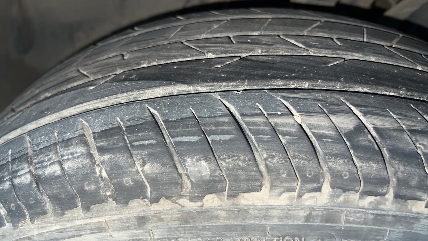 Used 2022 Nissan Magnite XV Premium Turbo CVT Petrol Automatic tyres LEFT FRONT TYRE TREAD VIEW