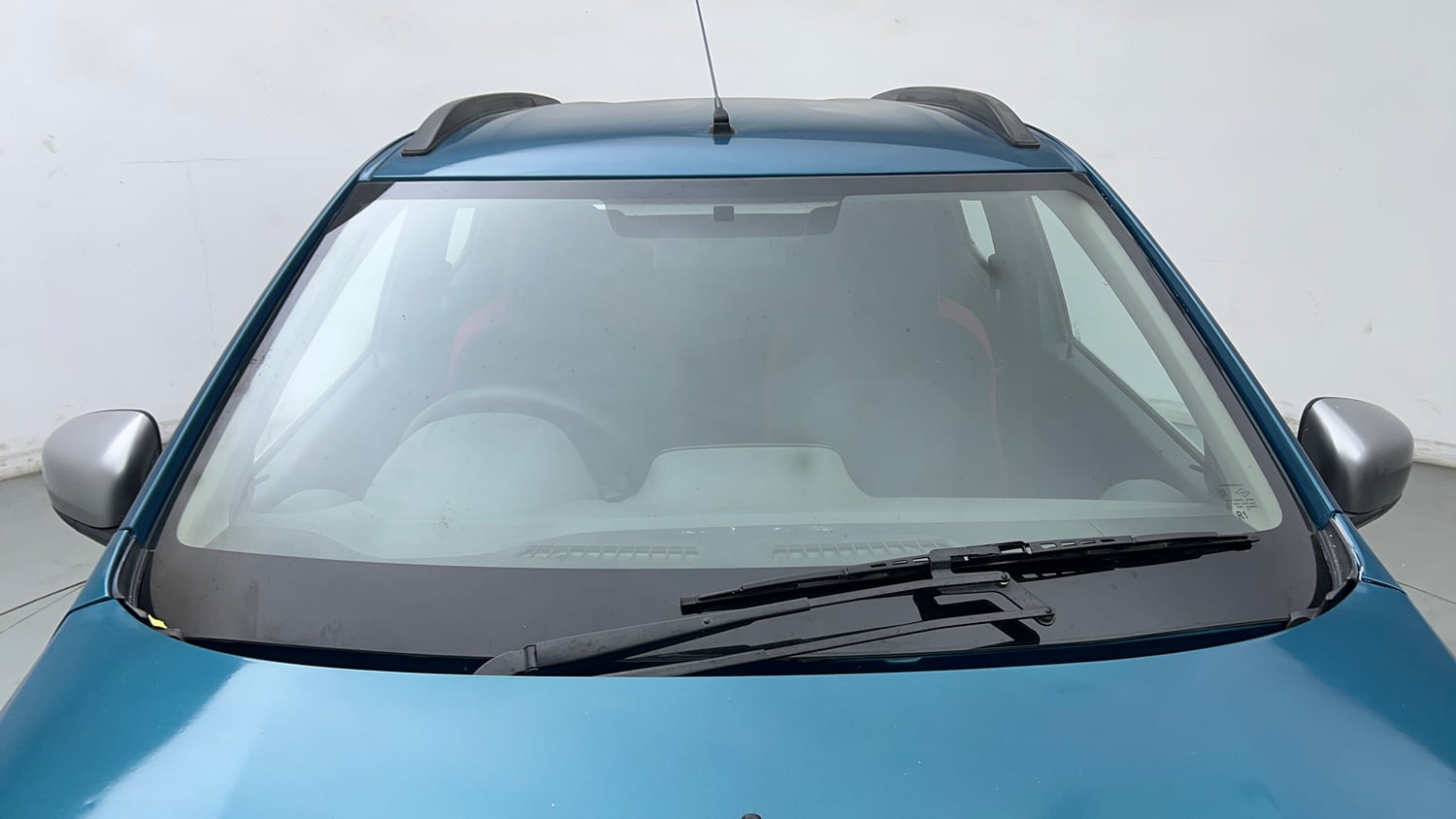 Used 2021 Renault Kwid RXT 1.0 AMT Opt Petrol Automatic exterior FRONT WINDSHIELD VIEW