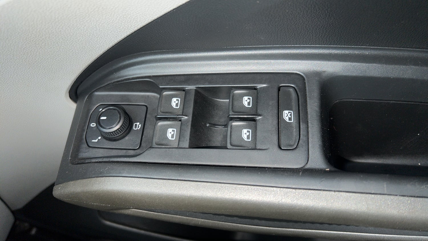 Used 2025 Skoda Kylaq Signature Plus AT Petrol Automatic top_features Cruise control