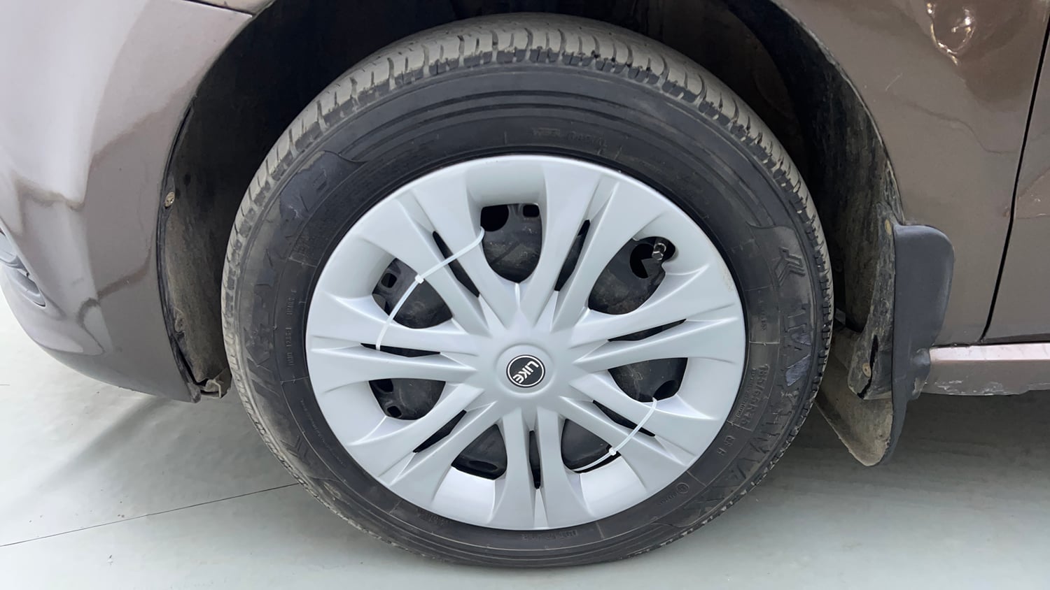 Used 2017 Volkswagen Polo Comfortline 1.2L (P) Petrol Manual tyres LEFT FRONT TYRE RIM VIEW