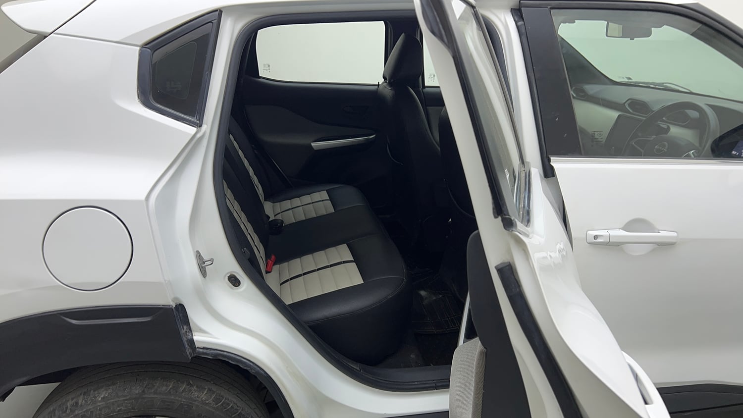 Used 2021 Nissan Magnite XE Petrol Manual interior RIGHT SIDE REAR DOOR CABIN VIEW