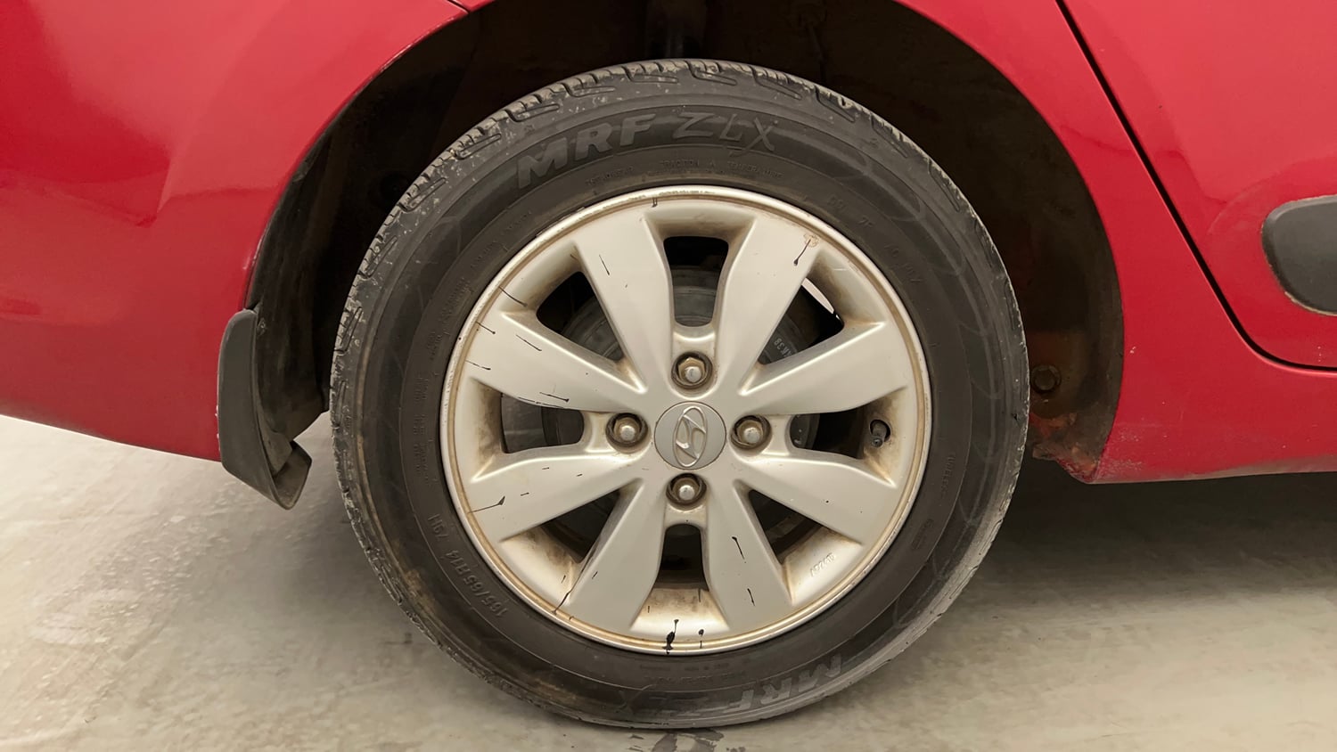 Used 2016 Hyundai Xcent SX 1.2 Petrol Manual tyres RIGHT REAR TYRE RIM VIEW