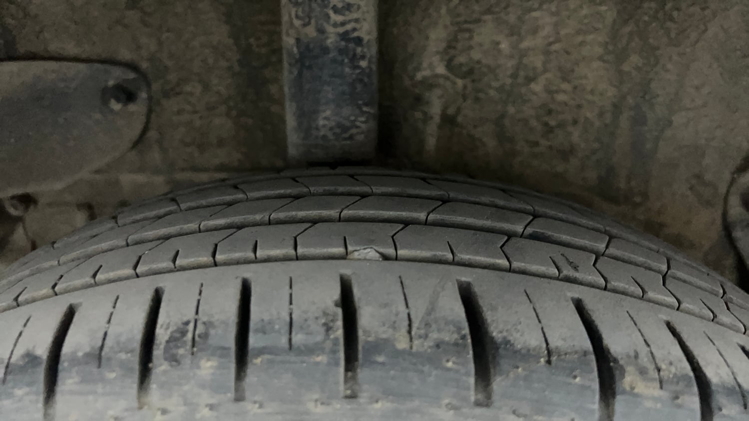 Used 2015 Tata Zest XT Petrol Petrol Manual tyres RIGHT REAR TYRE TREAD VIEW
