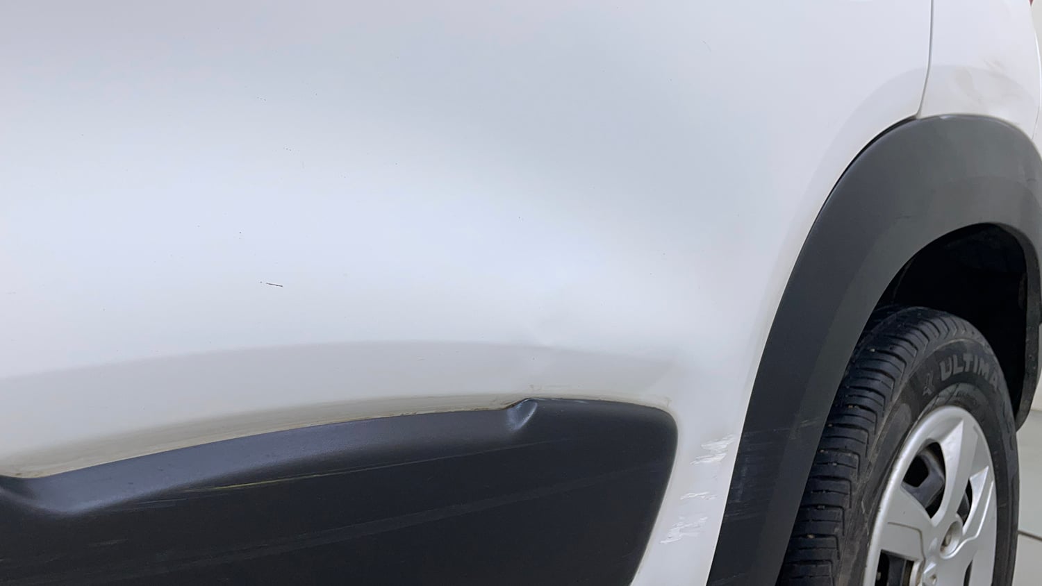 Used 2015 Renault Kwid RXT Petrol Manual dents MINOR SCRATCH