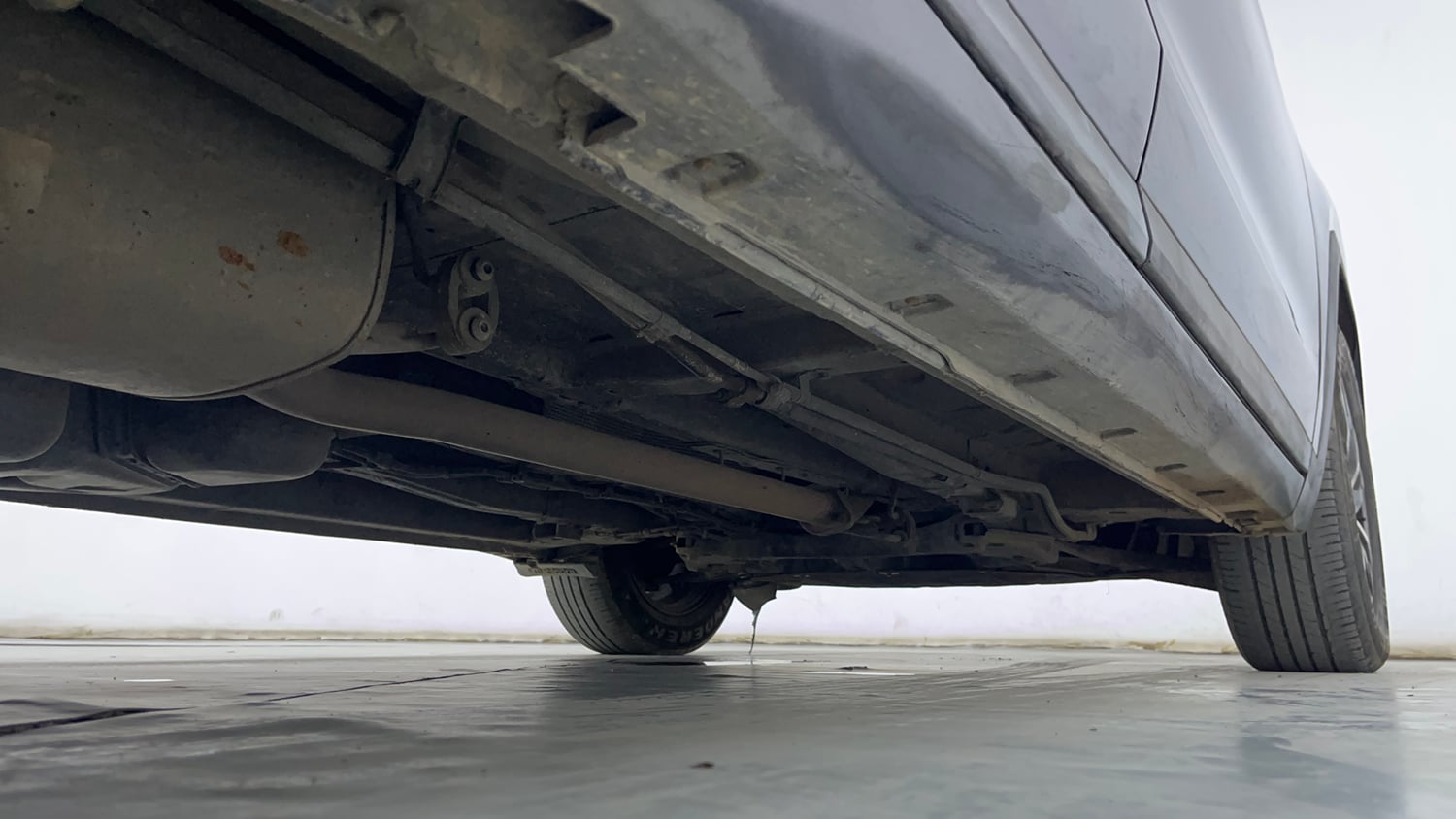 Used 2022 Mahindra XUV700 AX 5 Diesel MT 7 STR Diesel Manual extra REAR RIGHT UNDERBODY VIEW