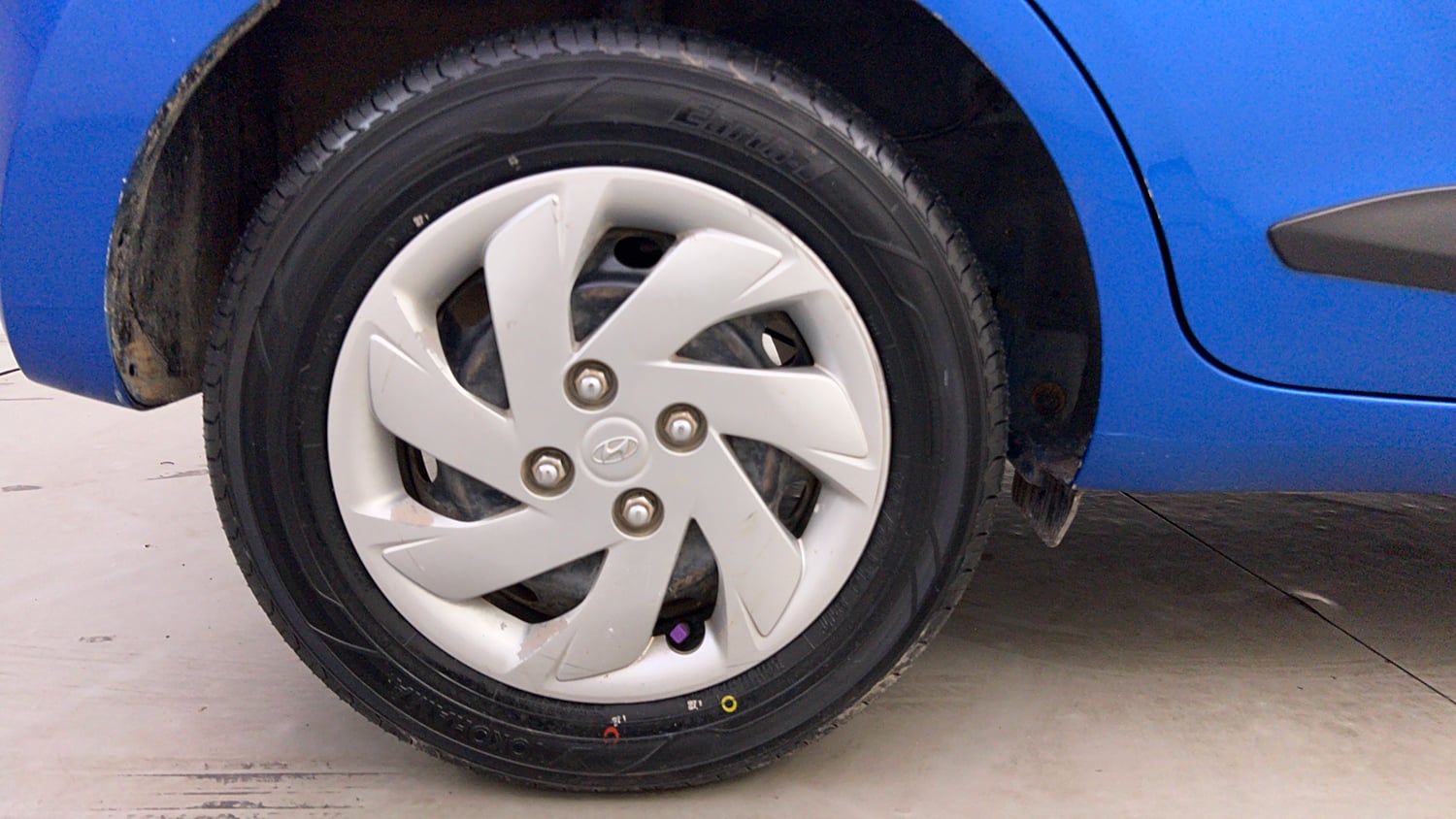 Used 2019 Hyundai Santro Asta Petrol Manual tyres RIGHT REAR TYRE RIM VIEW