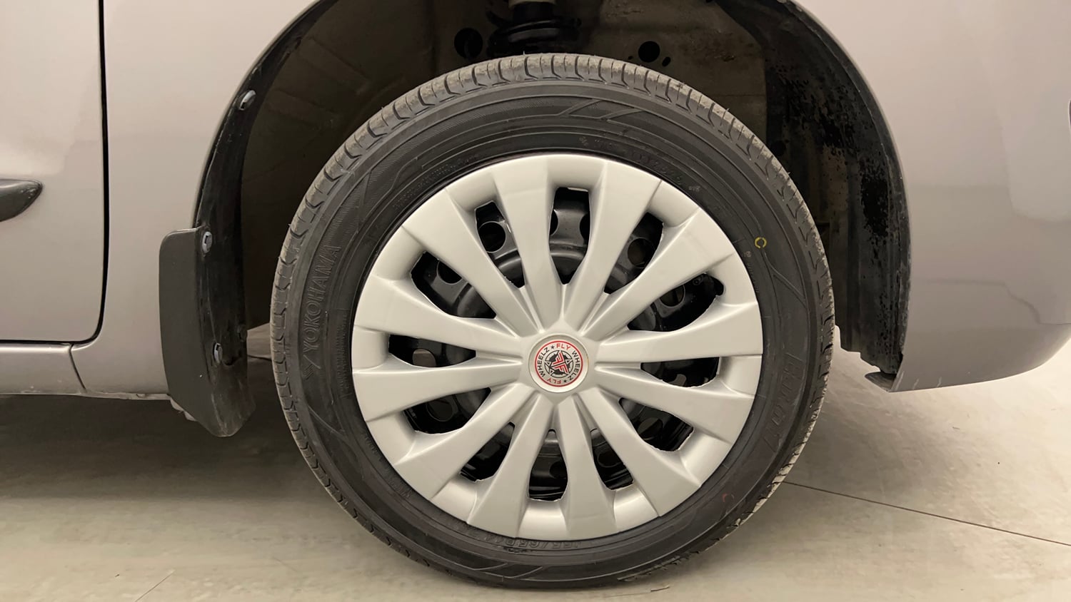 Used 2017 Maruti Suzuki Wagon R VXI Petrol Manual tyres RIGHT FRONT TYRE RIM VIEW