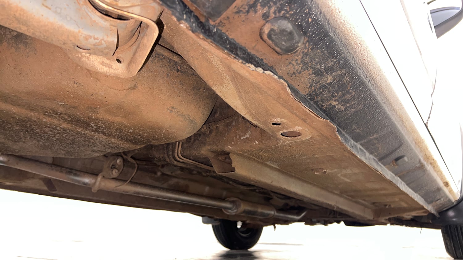 Used 2017 Renault Kwid 1.0 RXT Petrol Manual extra REAR RIGHT UNDERBODY VIEW