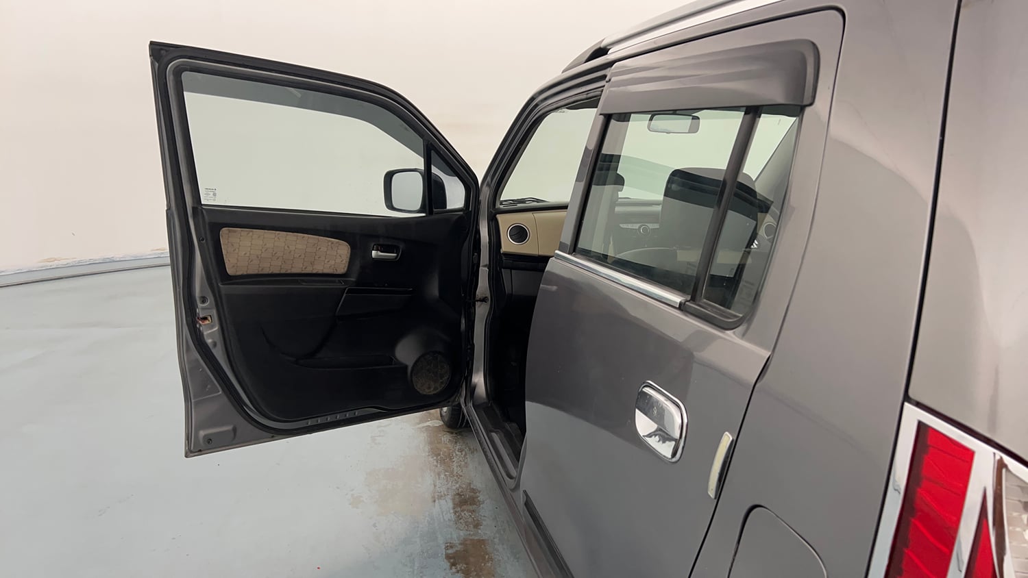 Used 2019 Maruti Suzuki Wagon R 1.0 VXI AMT Petrol Automatic interior LEFT FRONT DOOR OPEN VIEW