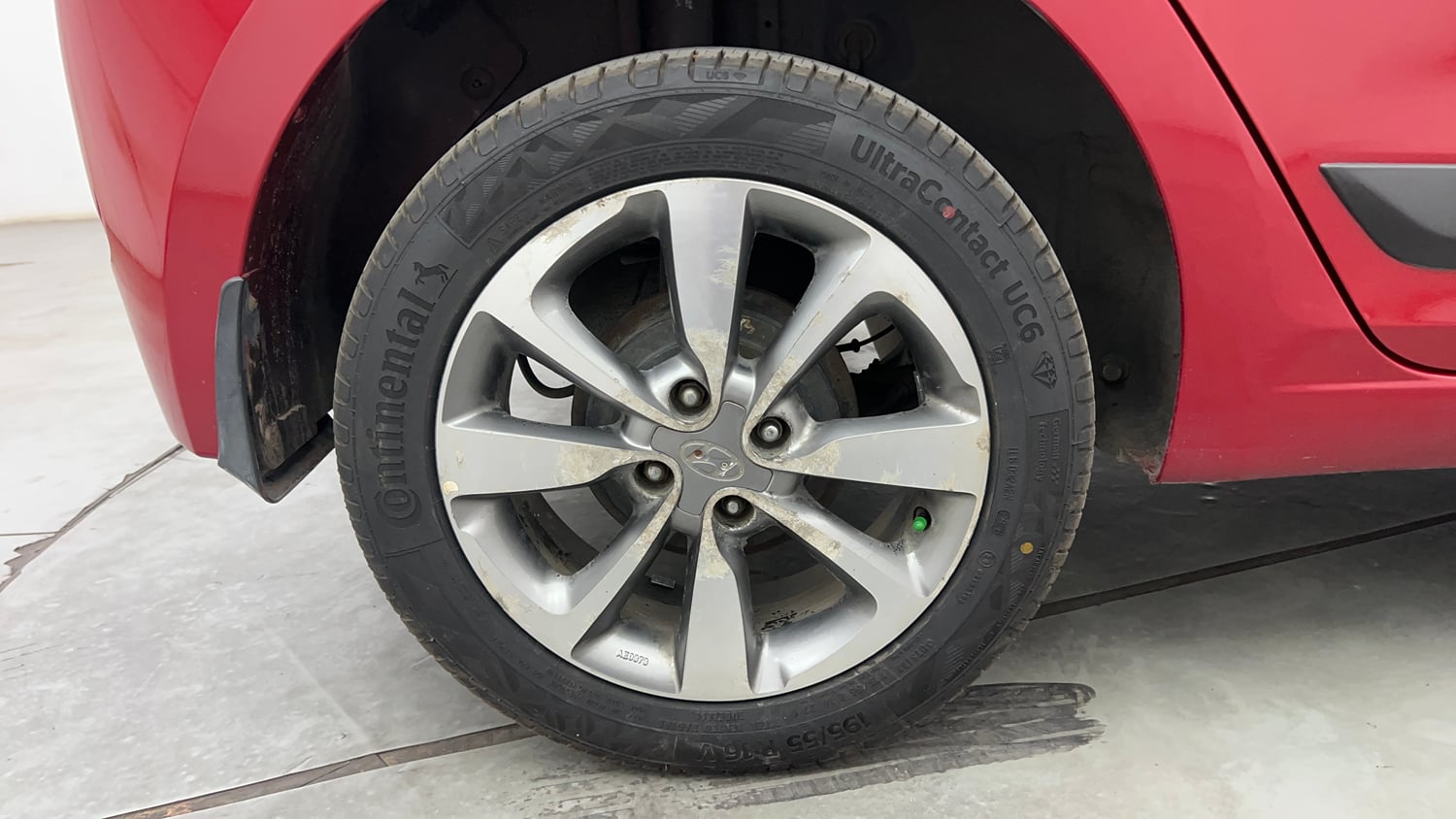 Used 2017 Hyundai Elite i20 Asta 1.4 CRDI (O) Diesel Manual tyres RIGHT REAR TYRE RIM VIEW